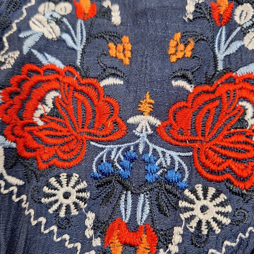Embroidered Sleeveless Blue Blouse size large - Picture 6 of 6